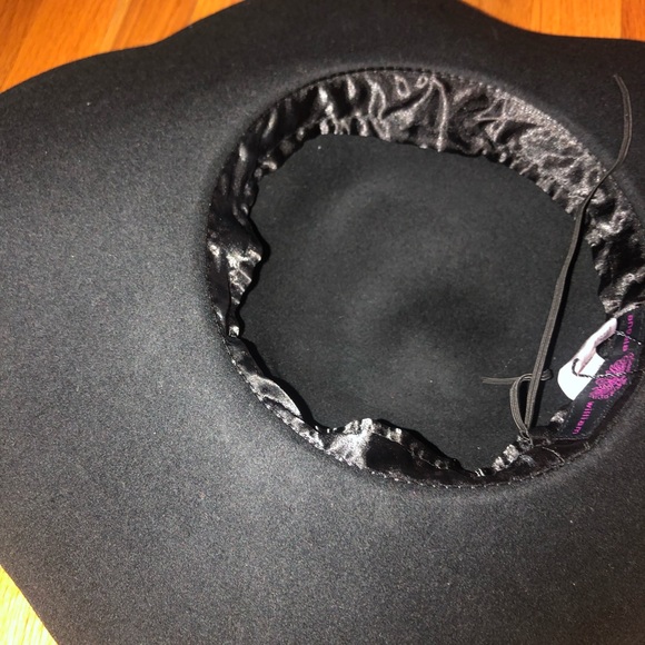 ✨NWT✨ Spring/Fall/Winter Hat - Picture 2 of 2